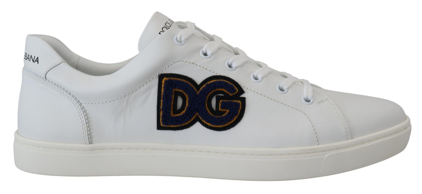 Elegantes zapatillas blancas de piel para hombre
