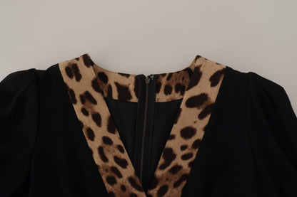 Elegante vestido negro de corte A con escote en V