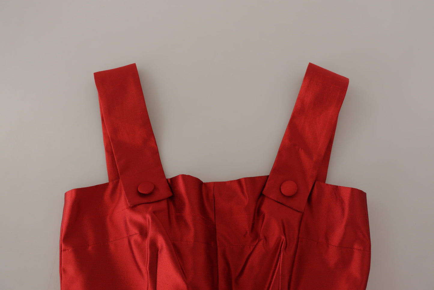 Vestido midi de seda roja radiante de corte A
