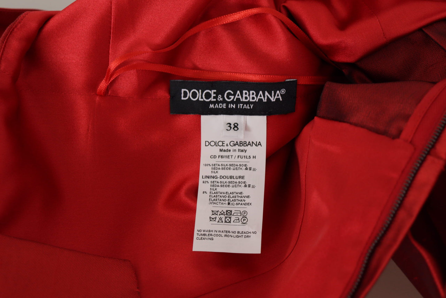 Vestido midi de seda roja radiante de corte A