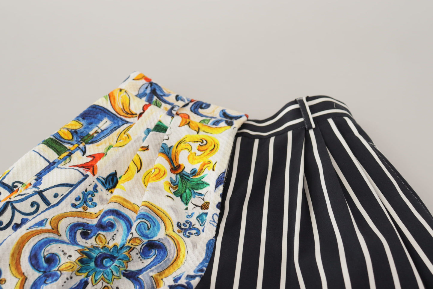 Bermudas de diseño de cintura alta de Majolica