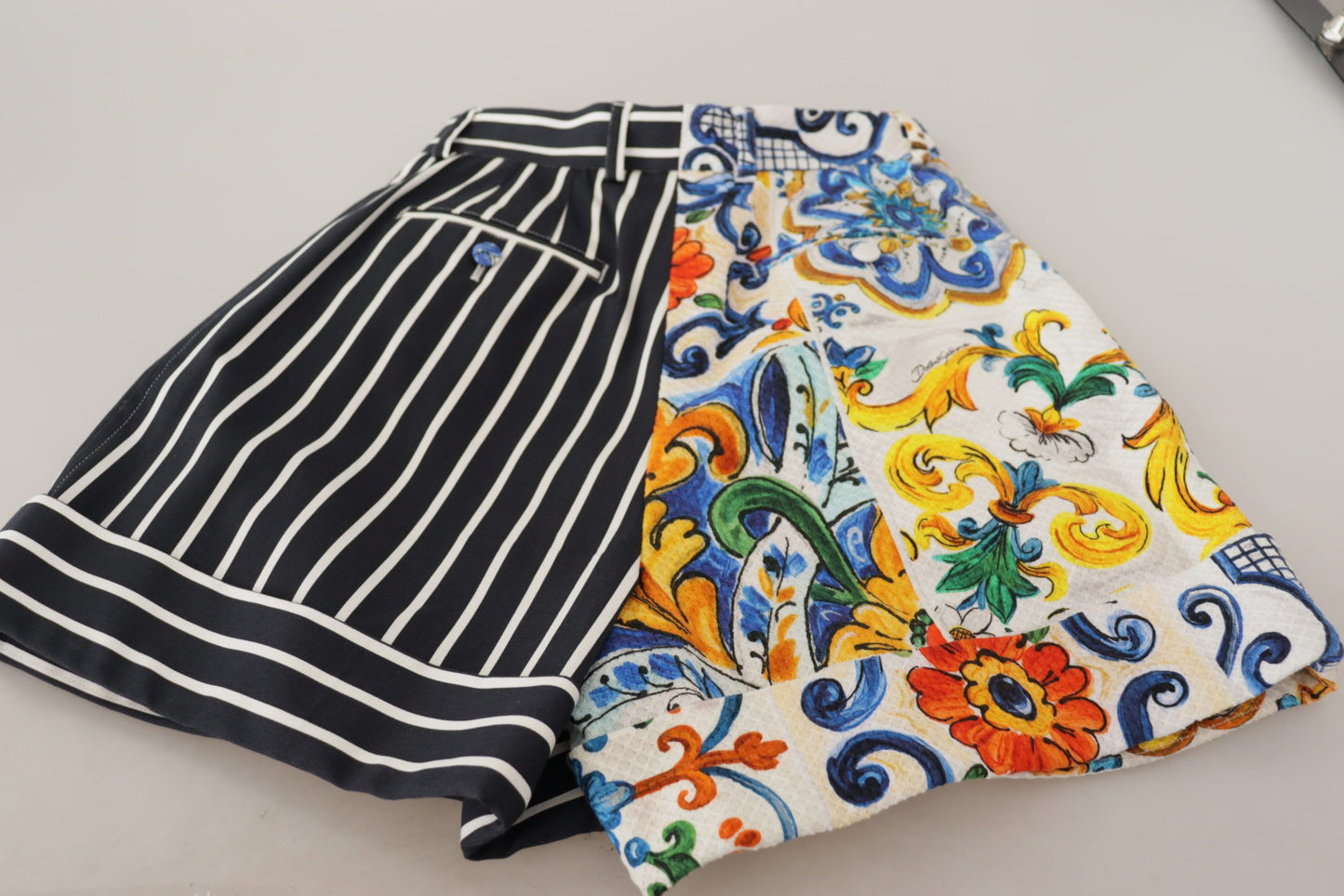 Bermudas de diseño de cintura alta de Majolica
