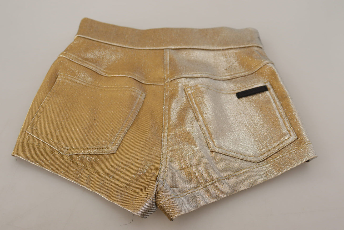 Pantalones cortos de cintura alta dorados