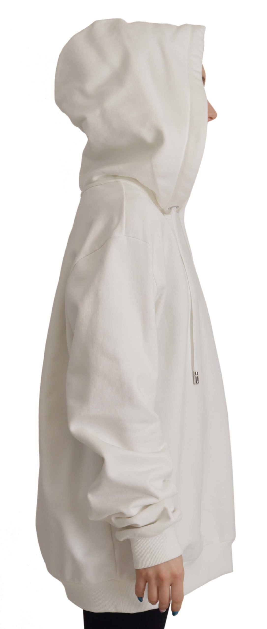 Suéter elegante con capucha blanca
