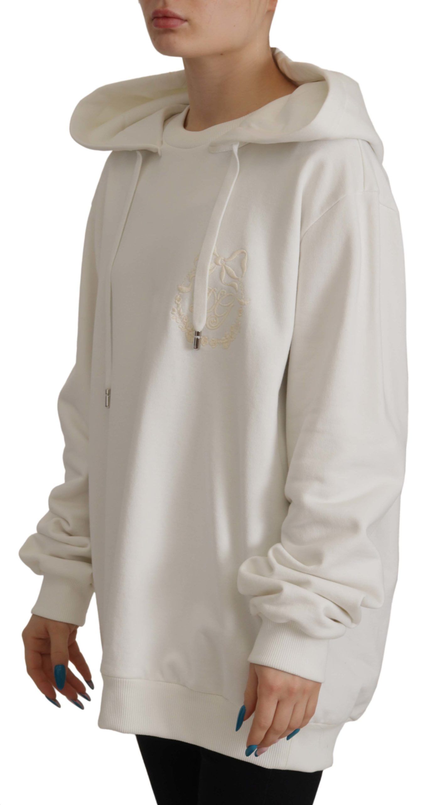 Suéter elegante con capucha blanca
