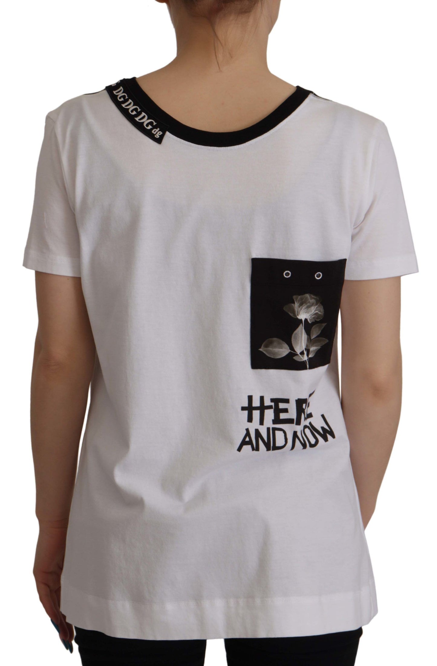 Elegante camiseta con eslogan y cuello redondo