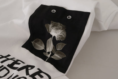 Elegante camiseta con eslogan y cuello redondo