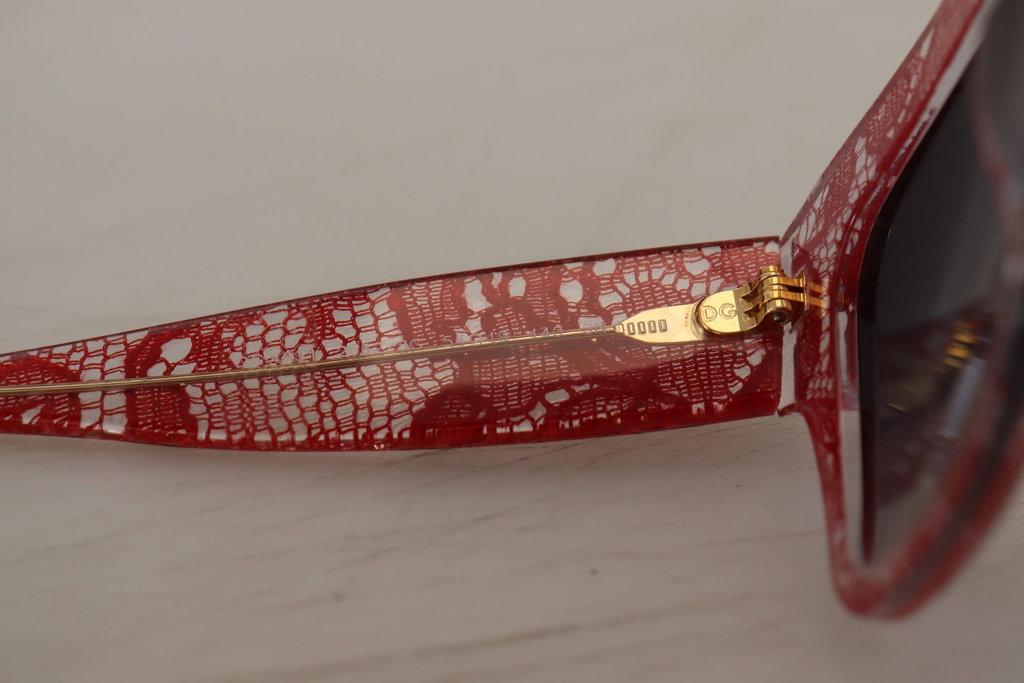 Gafas de sol elegantes con encaje siciliano tintado