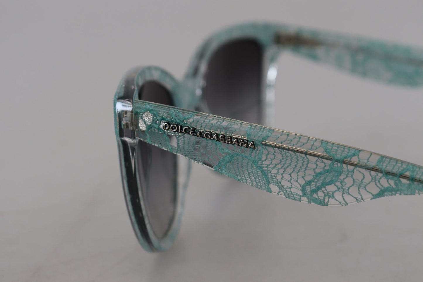 Elegantes gafas de sol de diseño con encaje siciliano