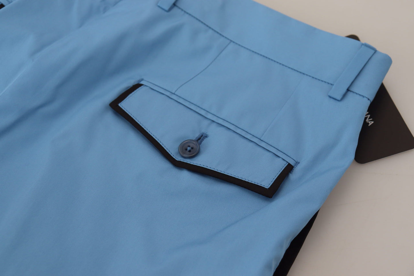 Elegantes pantalones chinos de corte entallado: deléitese con el lujo italiano