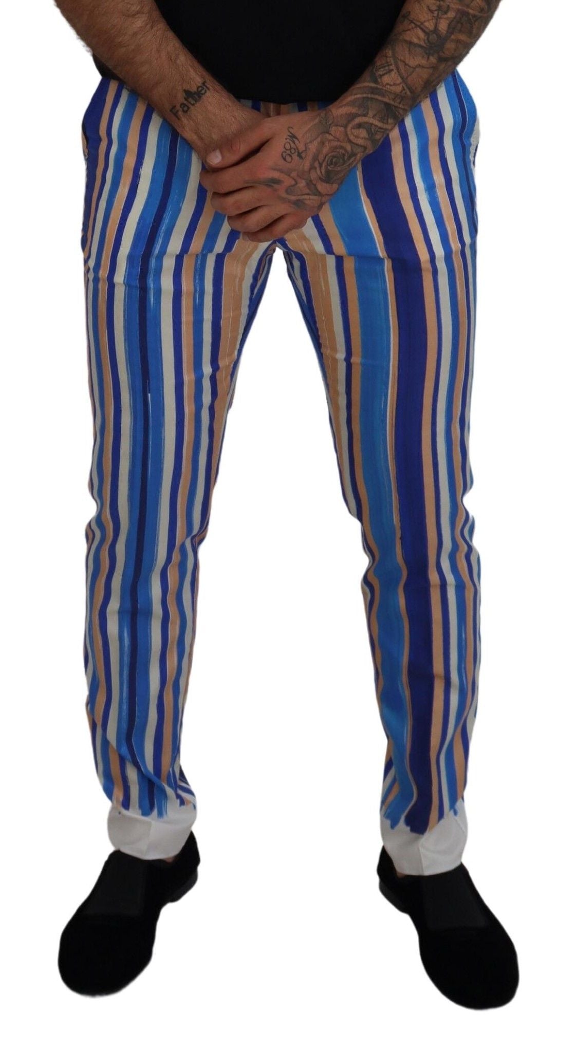 Pantalones chinos elegantes de rayas y corte entallado