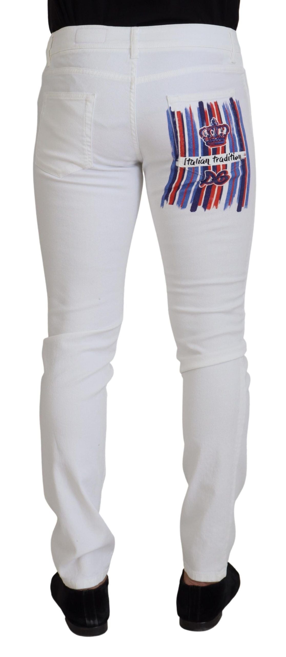 Vaqueros blancos ajustados y elegantes
