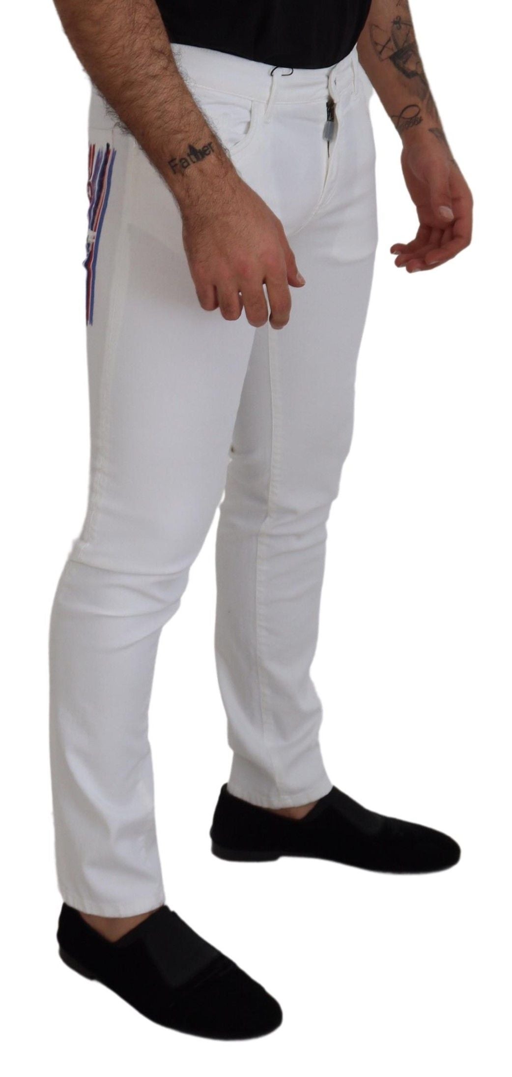 Vaqueros blancos ajustados y elegantes