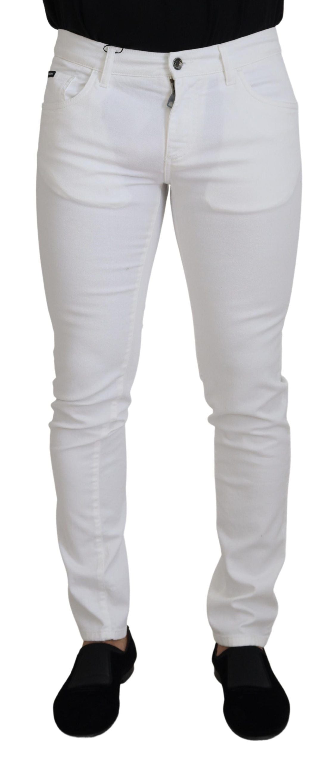 Vaqueros blancos ajustados y elegantes