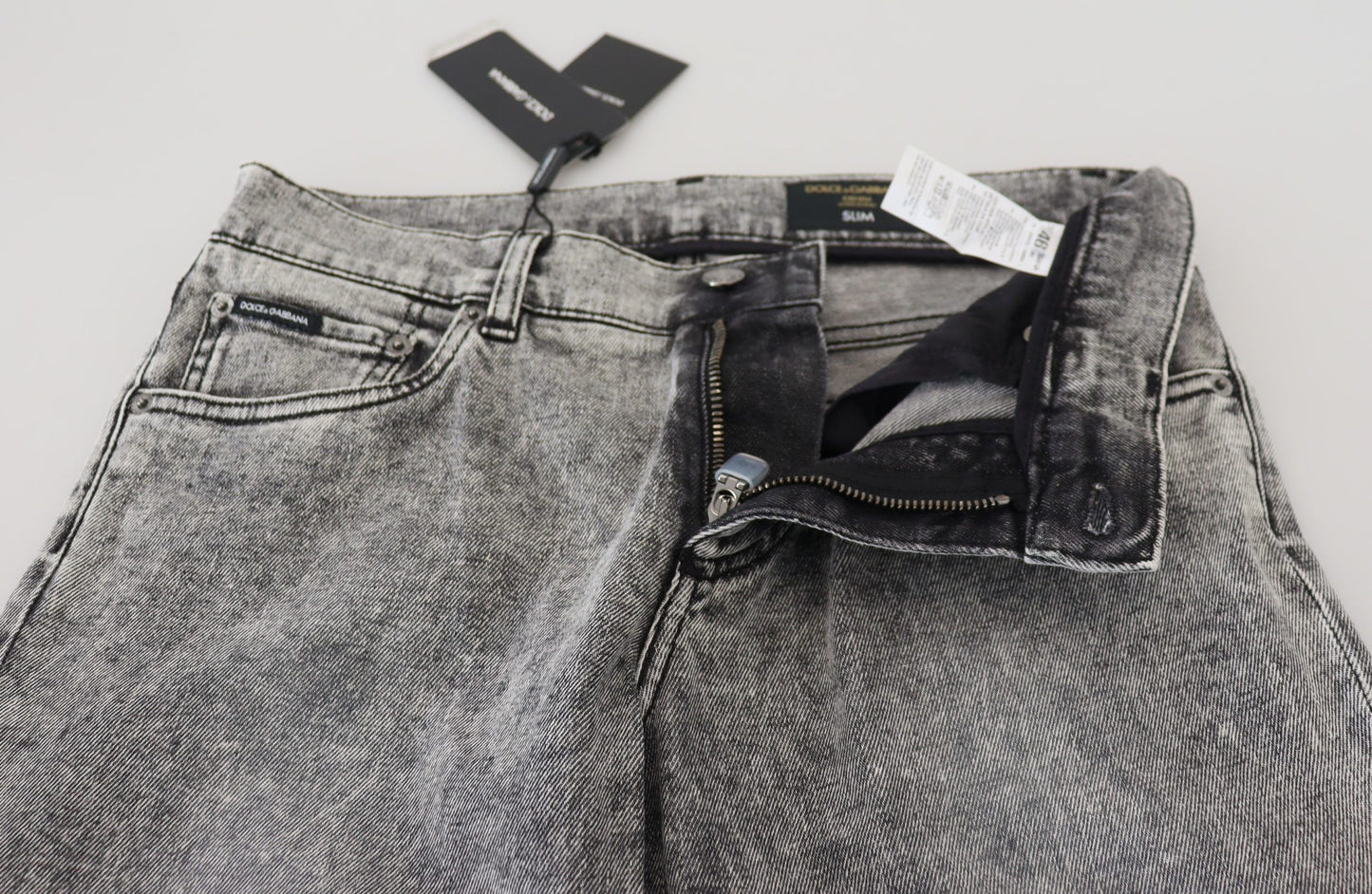 Denim gris chic de corte entallado