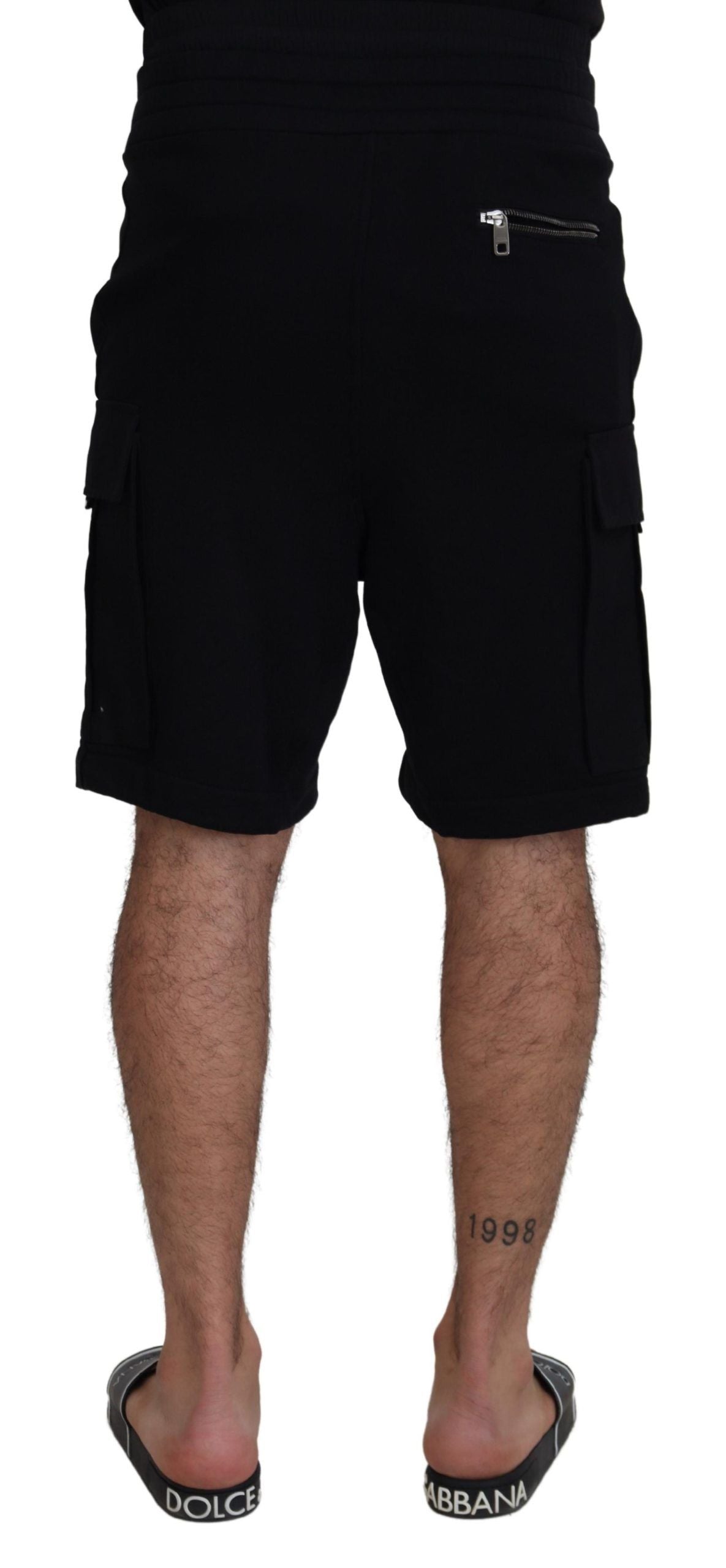 Realza tu verano: Bermudas negras clásicas