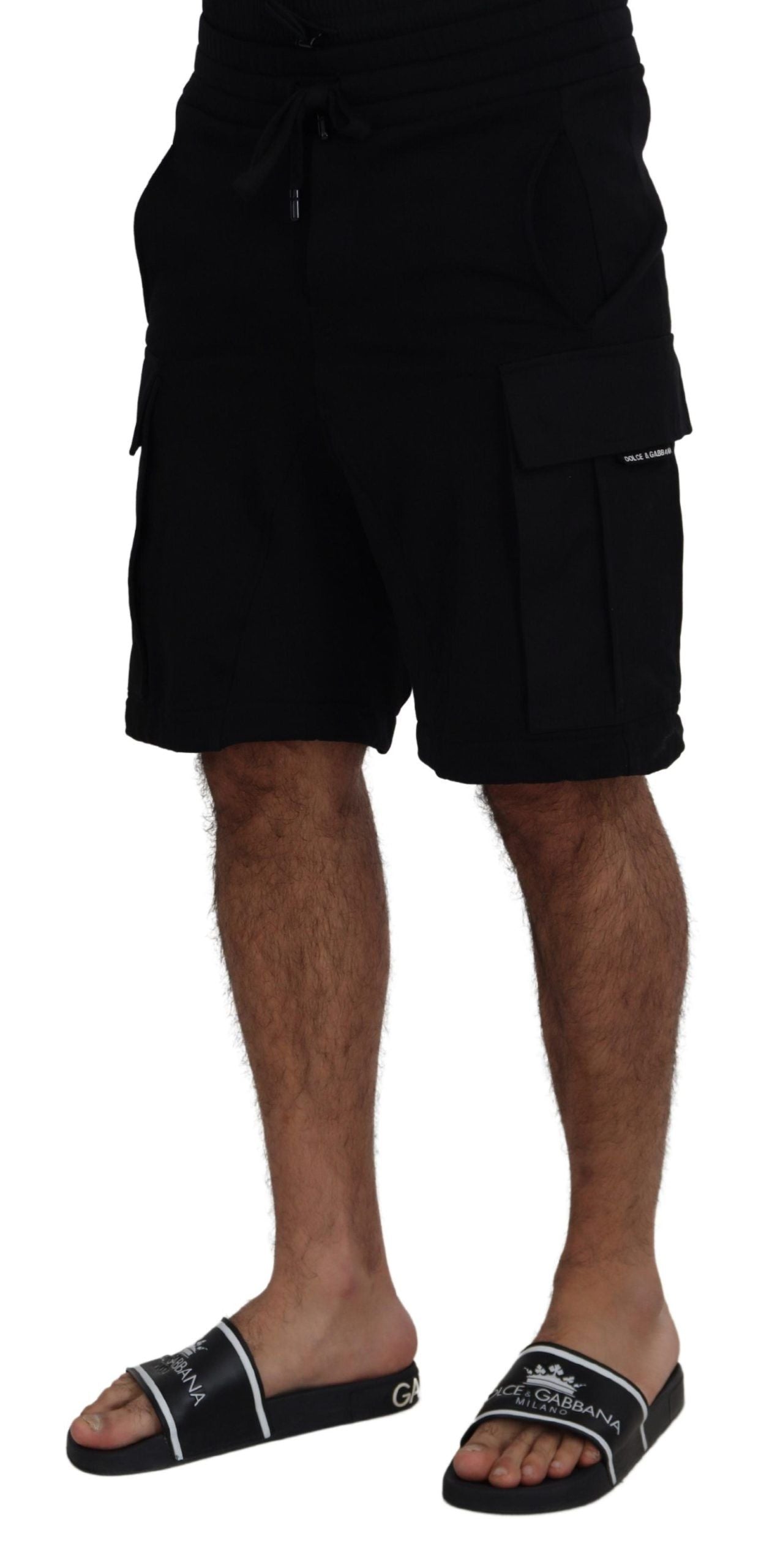 Realza tu verano: Bermudas negras clásicas