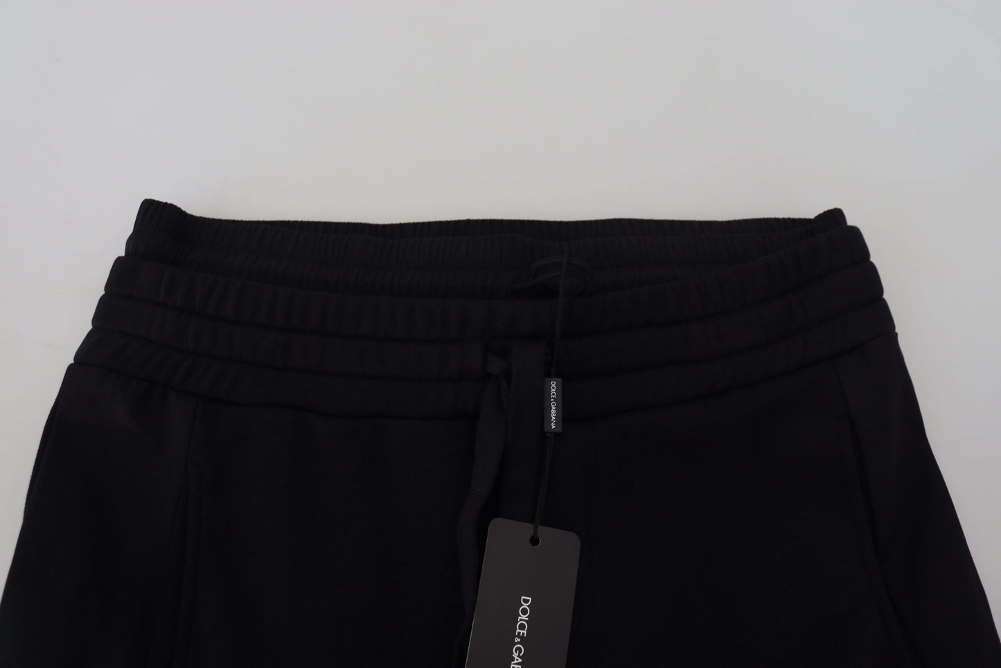 Realza tu verano: Bermudas negras clásicas
