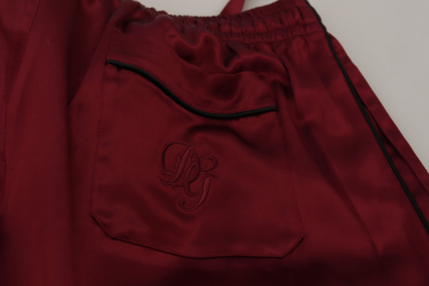 Pantalones de seda para estar en casa en color burdeos