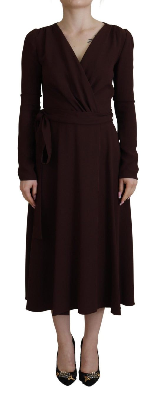 Elegante vestido cruzado de manga larga marrón