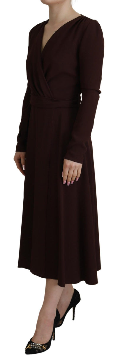 Elegante vestido cruzado de manga larga marrón