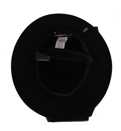 Elegante sombrero negro de ala ancha