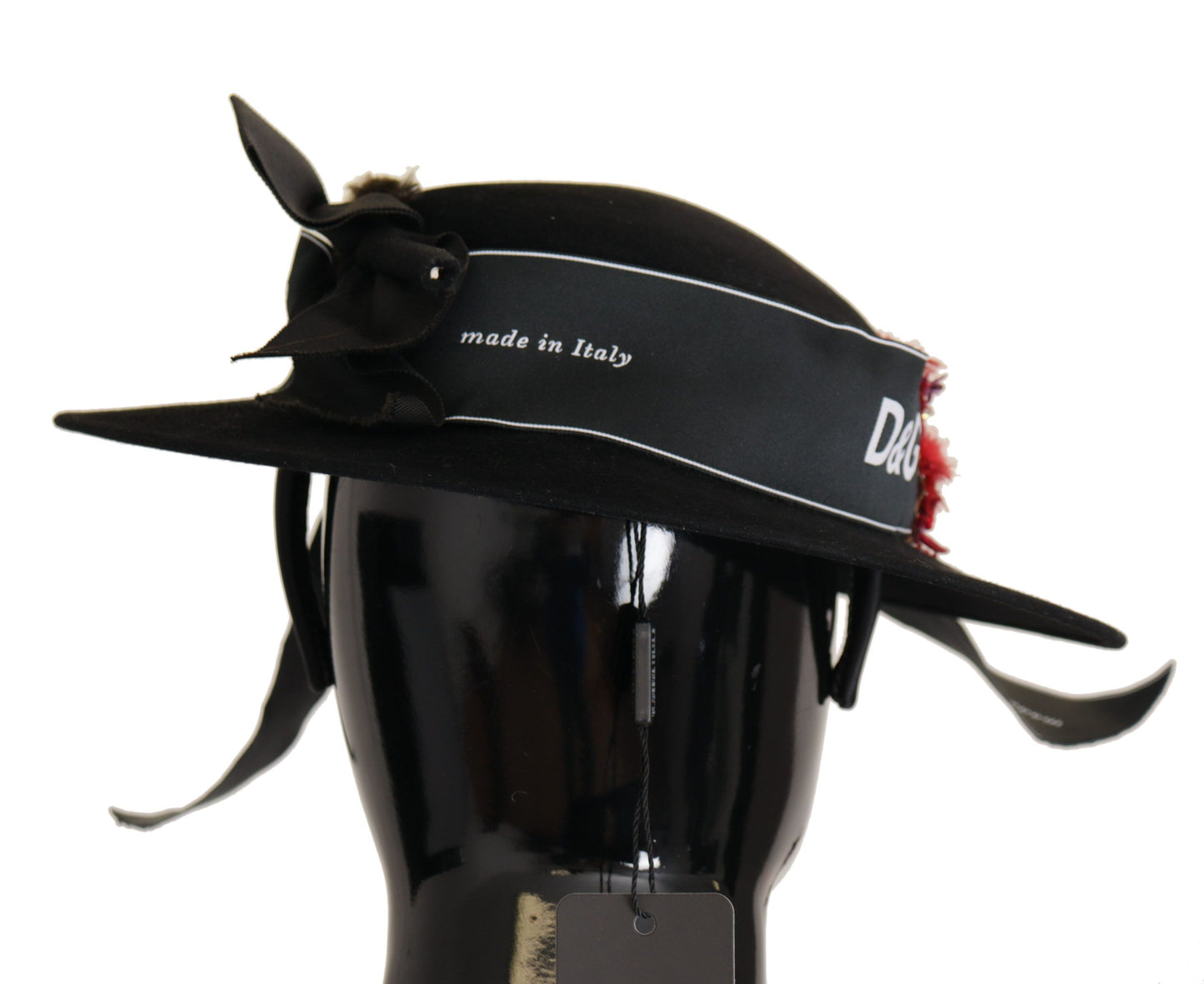 Elegante sombrero negro de ala ancha