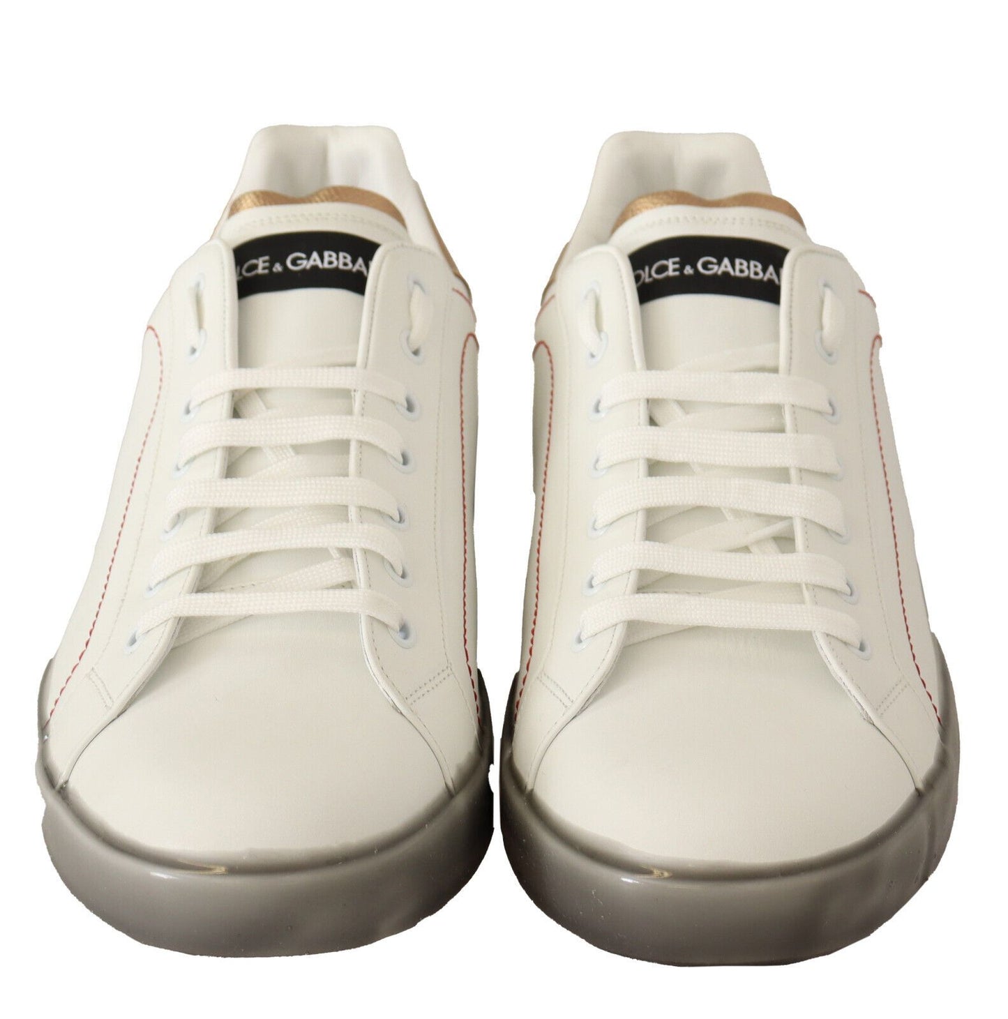 Elegantes zapatillas de piel blanca y dorada