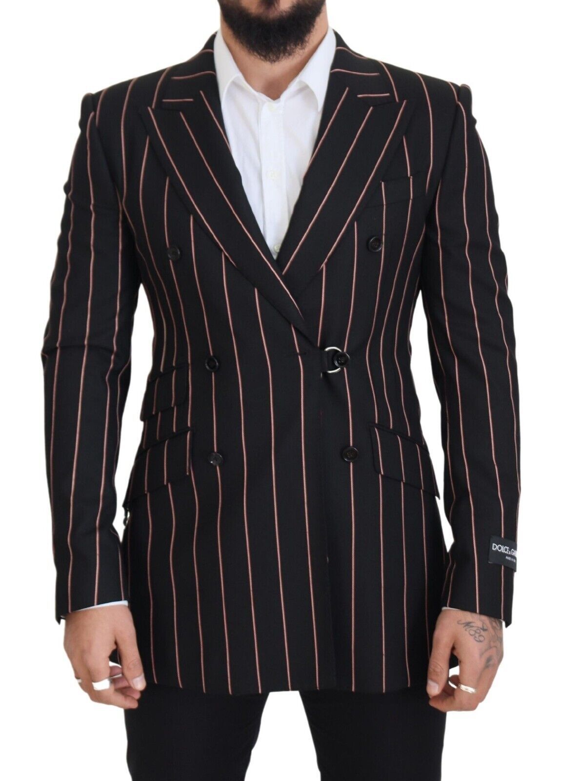 Elegante blazer negro cruzado de corte entallado