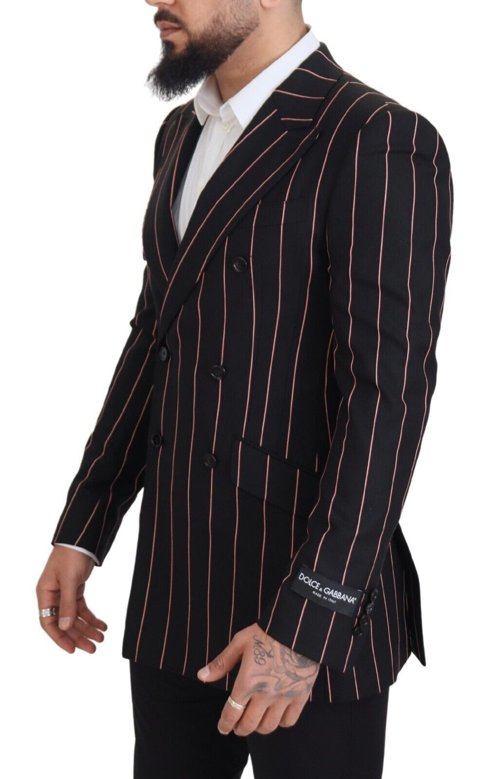 Elegante blazer negro cruzado de corte entallado