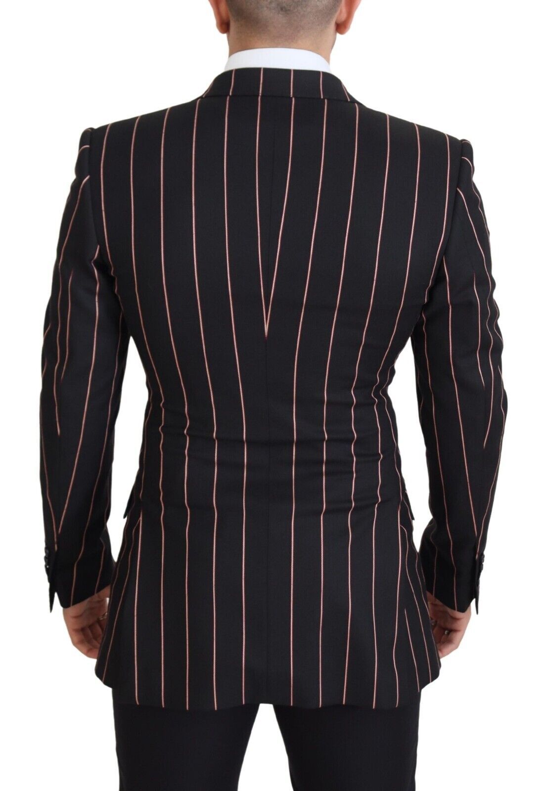 Elegante blazer negro cruzado de corte entallado