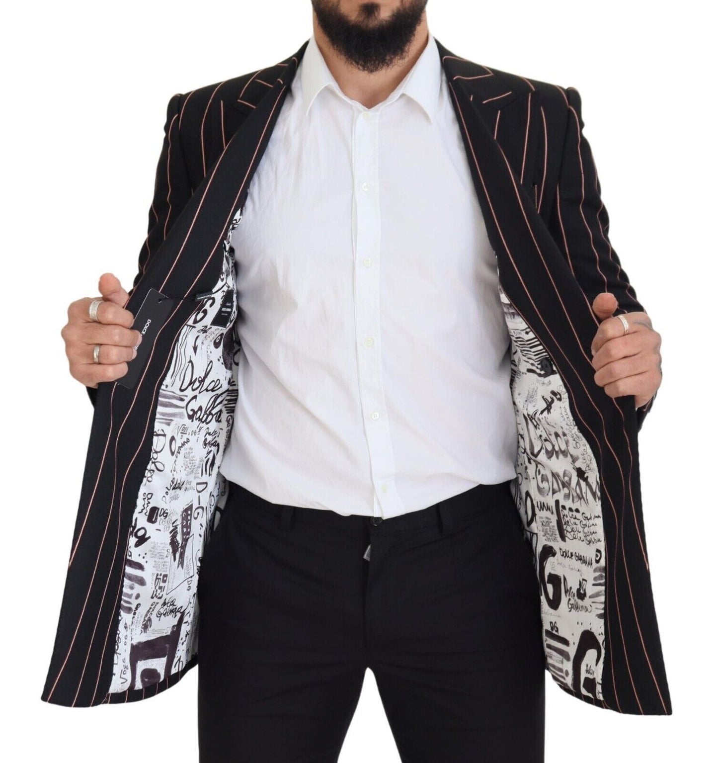Elegante blazer negro cruzado de corte entallado
