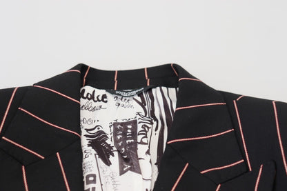 Elegante blazer negro cruzado de corte entallado