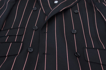 Elegante blazer negro cruzado de corte entallado