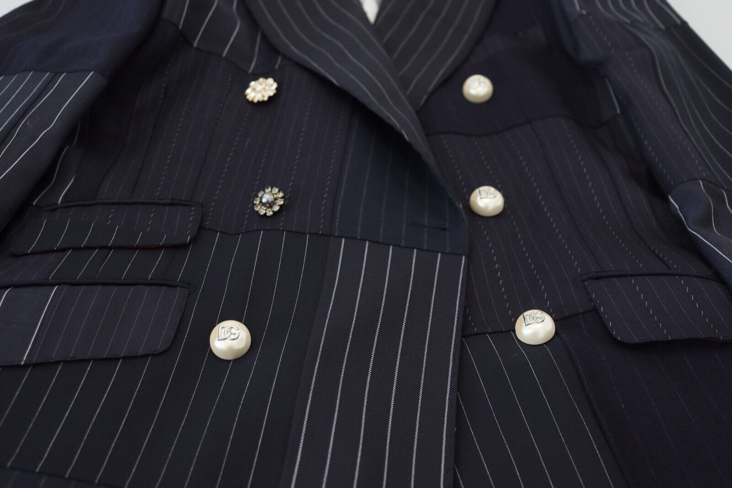 Blazer azul marino cruzado de corte entallado