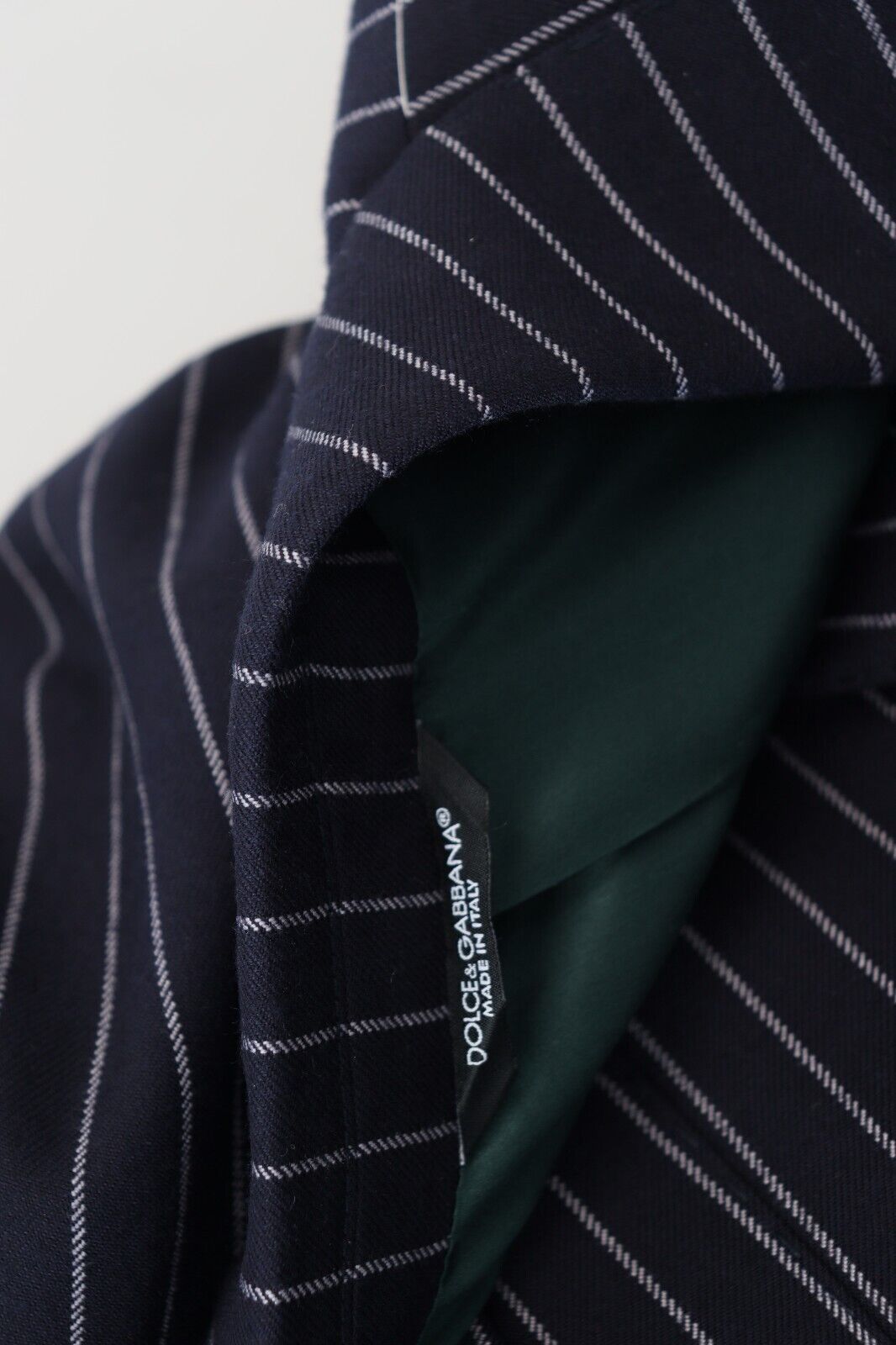 Blazer elegante de lana azul marino de corte entallado