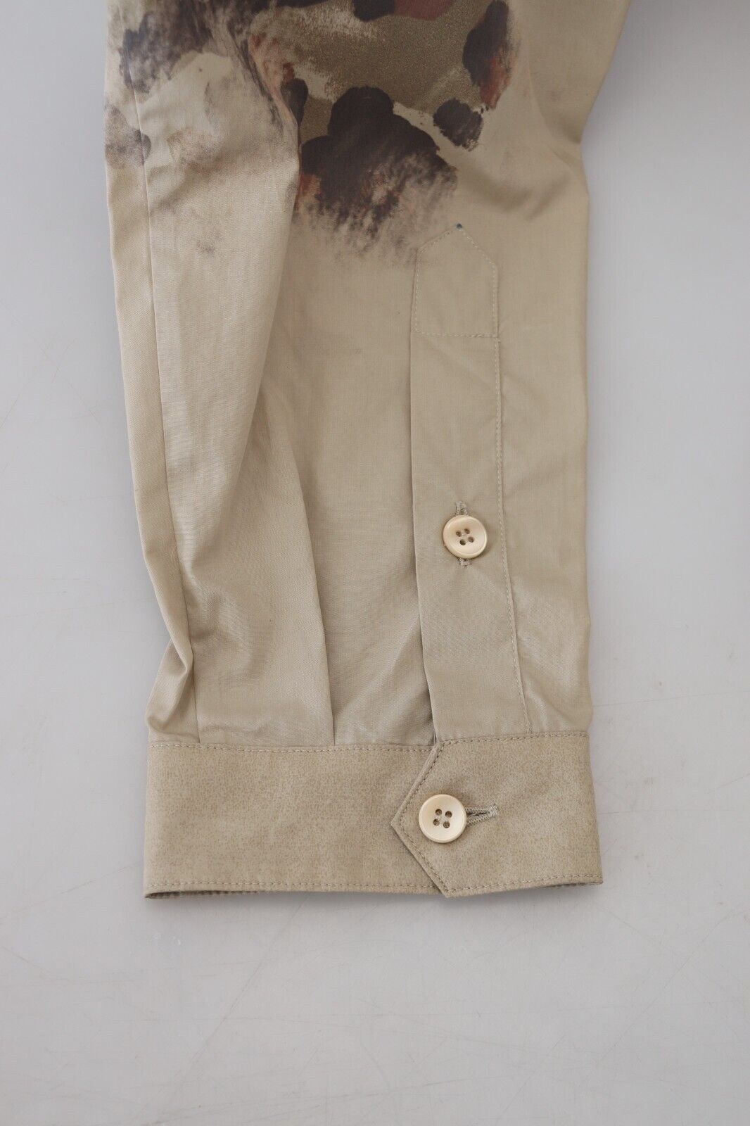 Camisa informal de algodón beige con botones