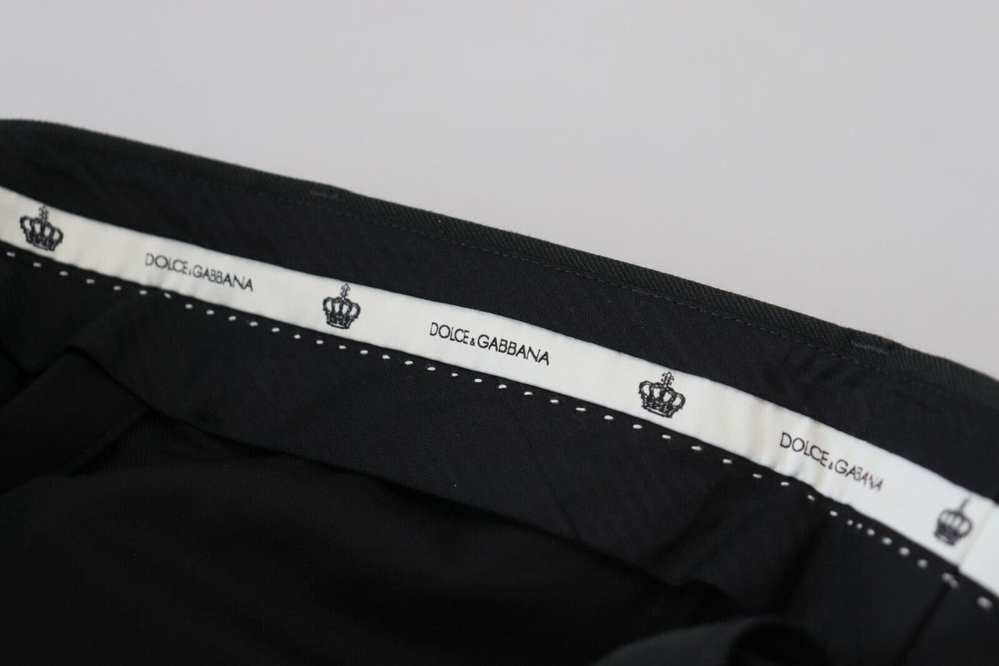 Pantalones negros elegantes de sastre