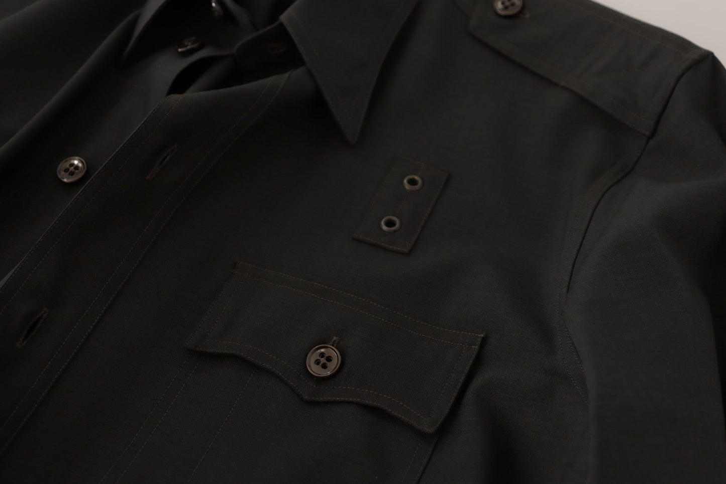 Camisa elegante de algodón verde oscuro de corte entallado