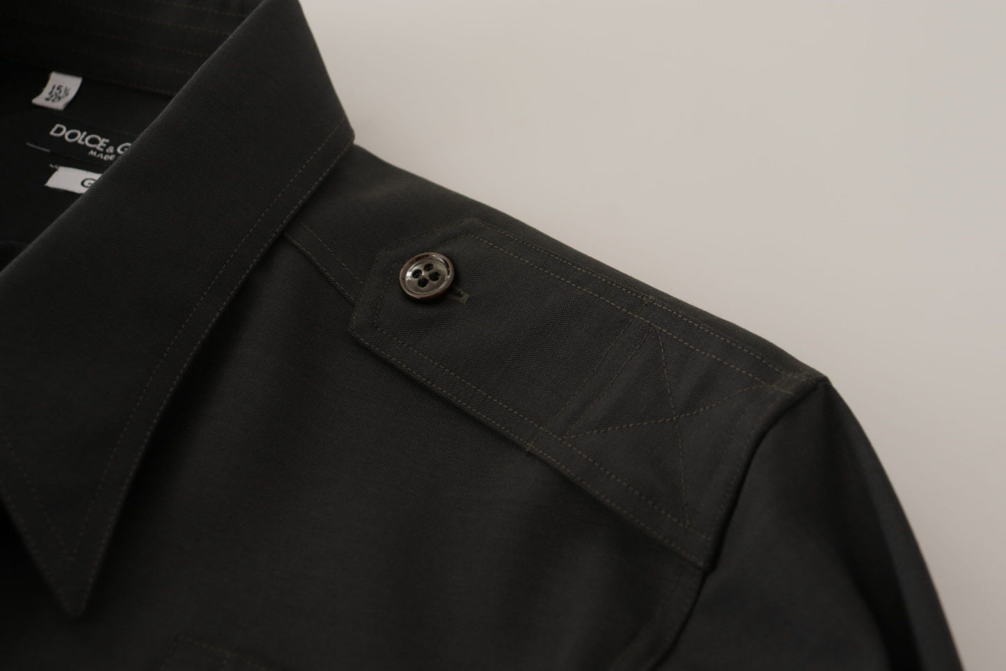 Camisa elegante de algodón verde oscuro de corte entallado