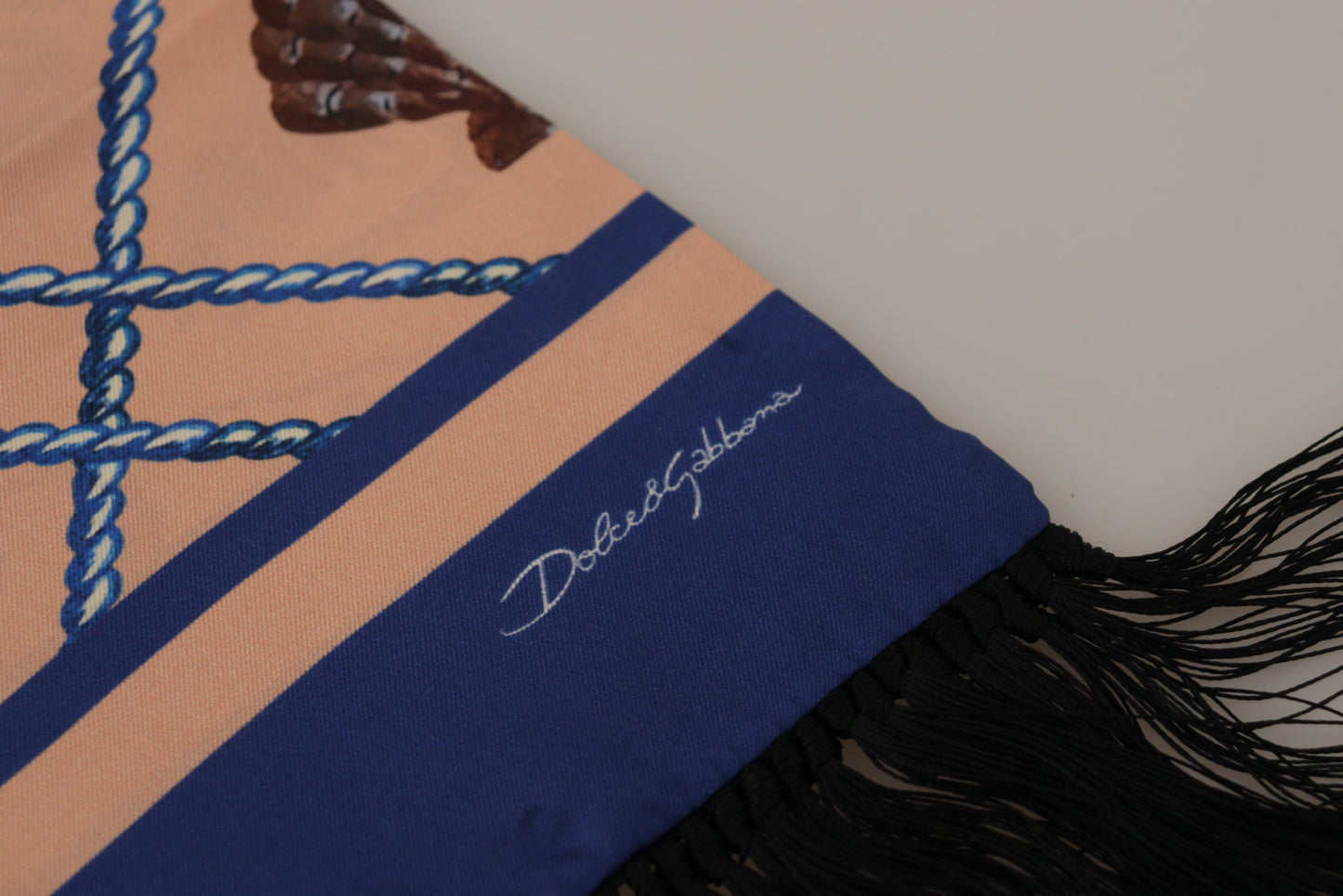 Pañuelo de seda elegante para hombre: accesorio de lujo multicolor
