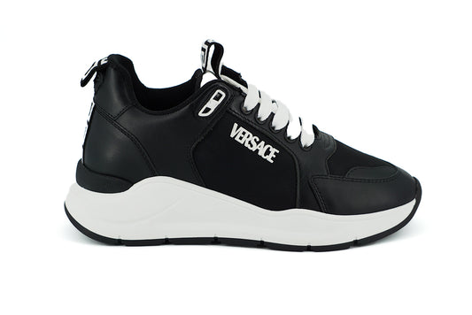 Elegantes zapatillas de piel monocromáticas