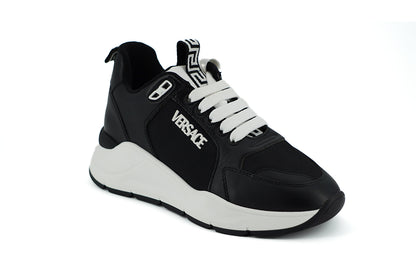 Elegantes zapatillas de piel monocromáticas