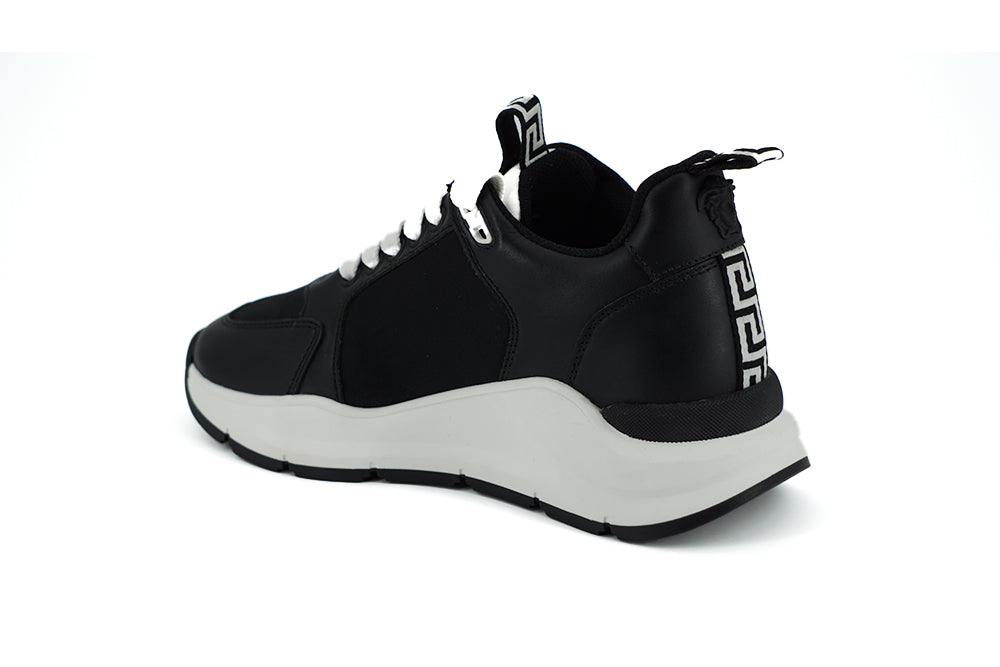 Elegantes zapatillas de piel monocromáticas