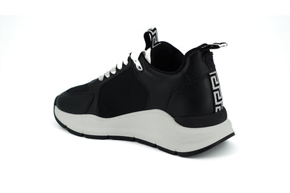 Elegantes zapatillas de piel monocromáticas
