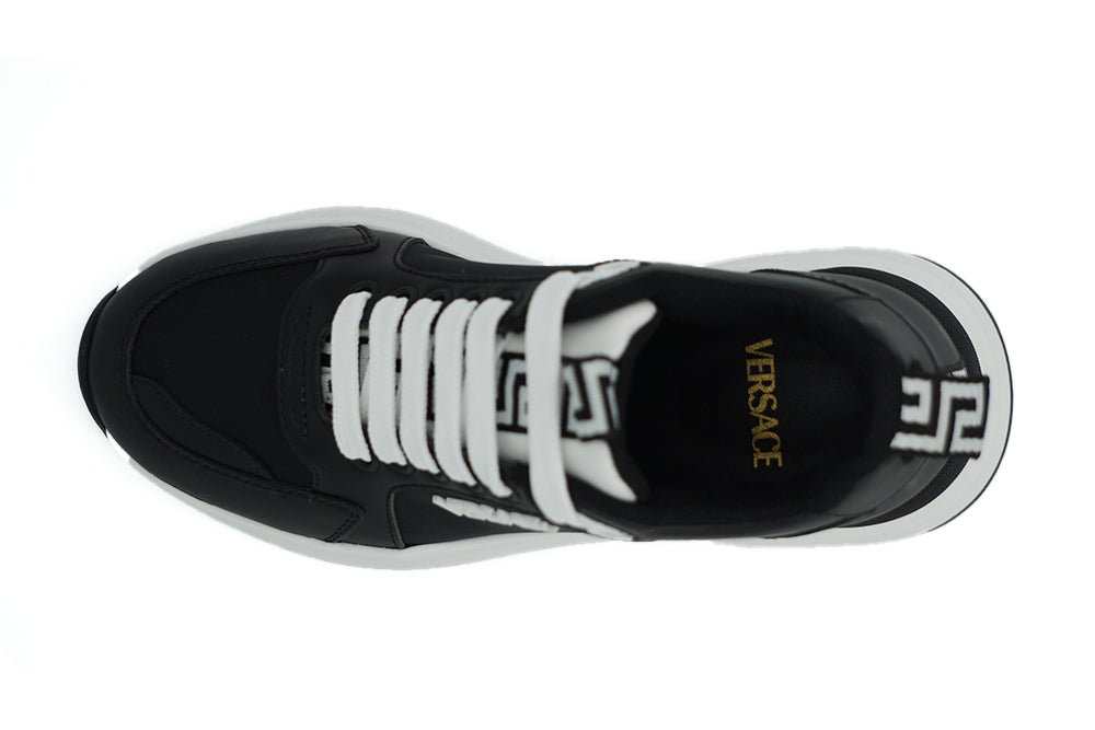 Elegantes zapatillas de piel monocromáticas