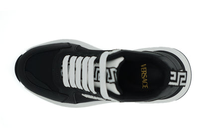 Elegantes zapatillas de piel monocromáticas