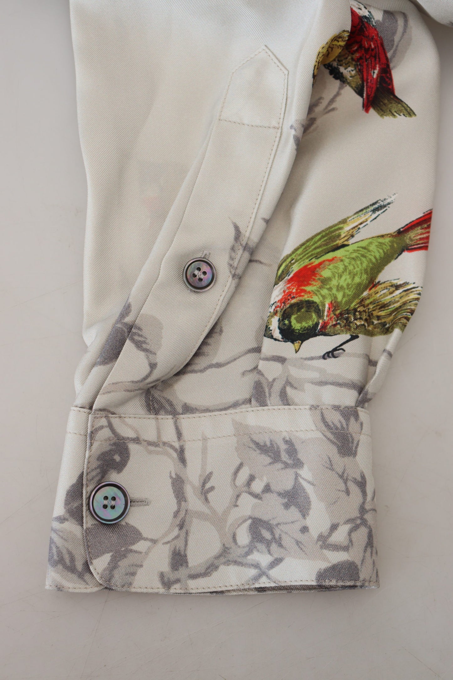 Camisa informal elegante de seda con estampado de pájaros