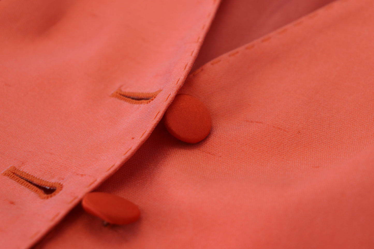 Chaleco elegante de seda naranja