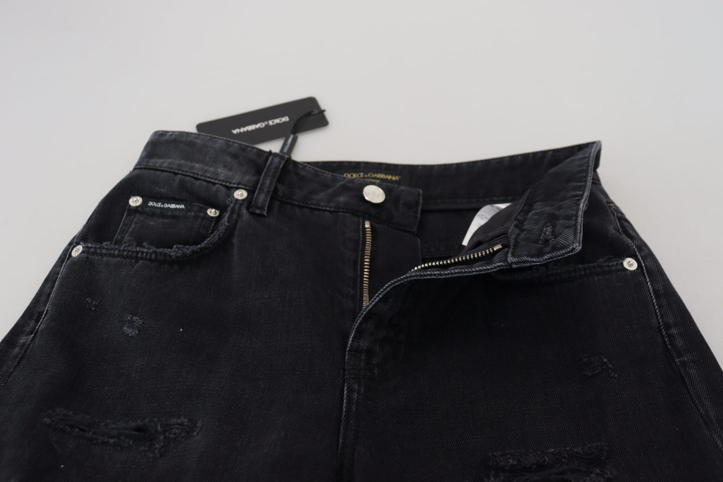 Pantalones vaqueros negros elegantes: eleva tu armario